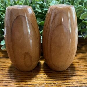 ARTISAN CRAFTED HAND CARVED SALT &‎ PEPPER SHAKERS MCM WOOD GRAIN 5” x 2.5”